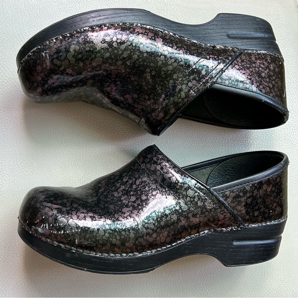Dansko Black Patent Leather Iridescent Water Drop Pattern Clog Size 40 EU/ 10 US - Picture 7 of 11